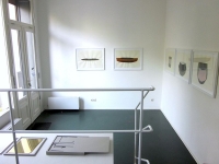 Galerie Stella A., Berlin, Drte Behn (vorn) - Jrgen Liefmann (Wand) 2013
